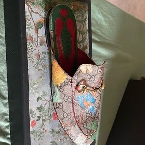 Gucci Leather Mules with patterns of leaves